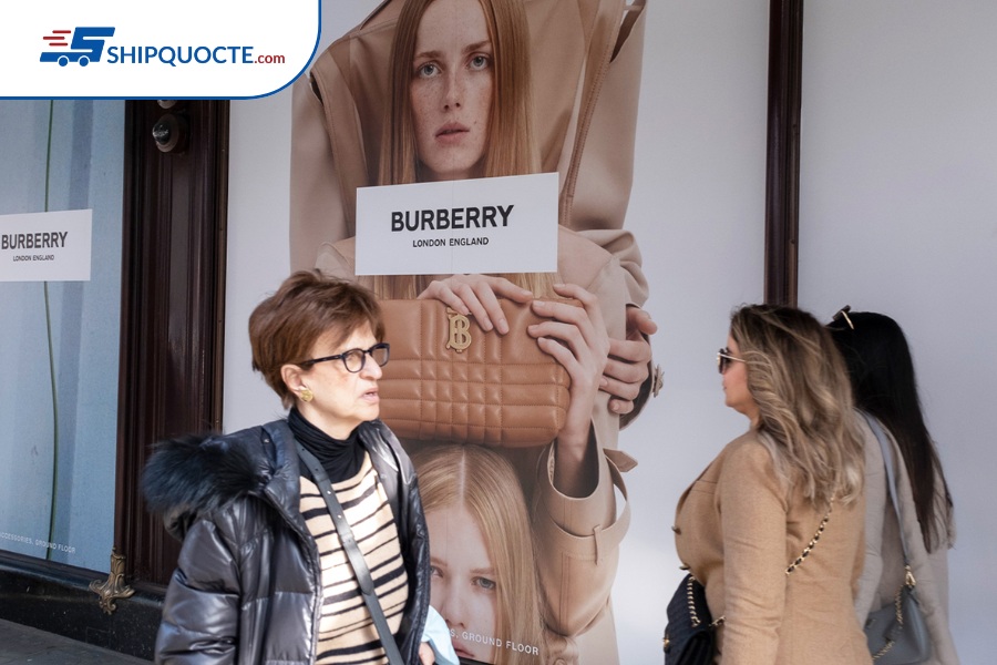 Quần áo Burberry nổi tiếng tại Anh